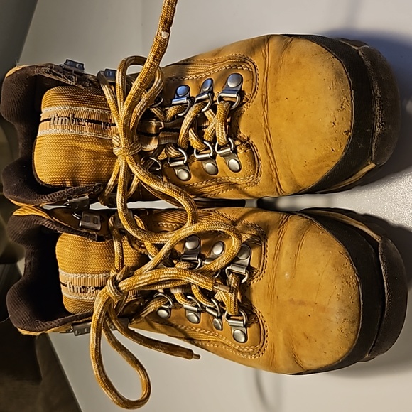 Women's Timberland Mid-Boot. - Picture 2 of 9